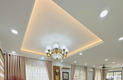 Bán Biệt Thự Đường Tô Ngọc Vân Tp Thủ Đức, 200m2, Chỉ hơn 16 tỷ, VÀO Ở NGAY, 2 Mặt Tiền Đường RỘNG Hơn 10m